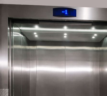 elevador de passageiros e cargas